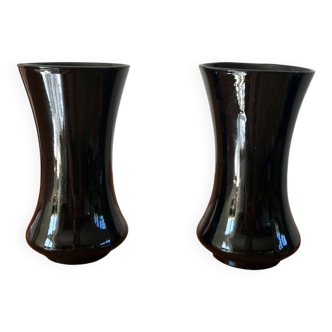 Paire de vases en opaline noire début XXème