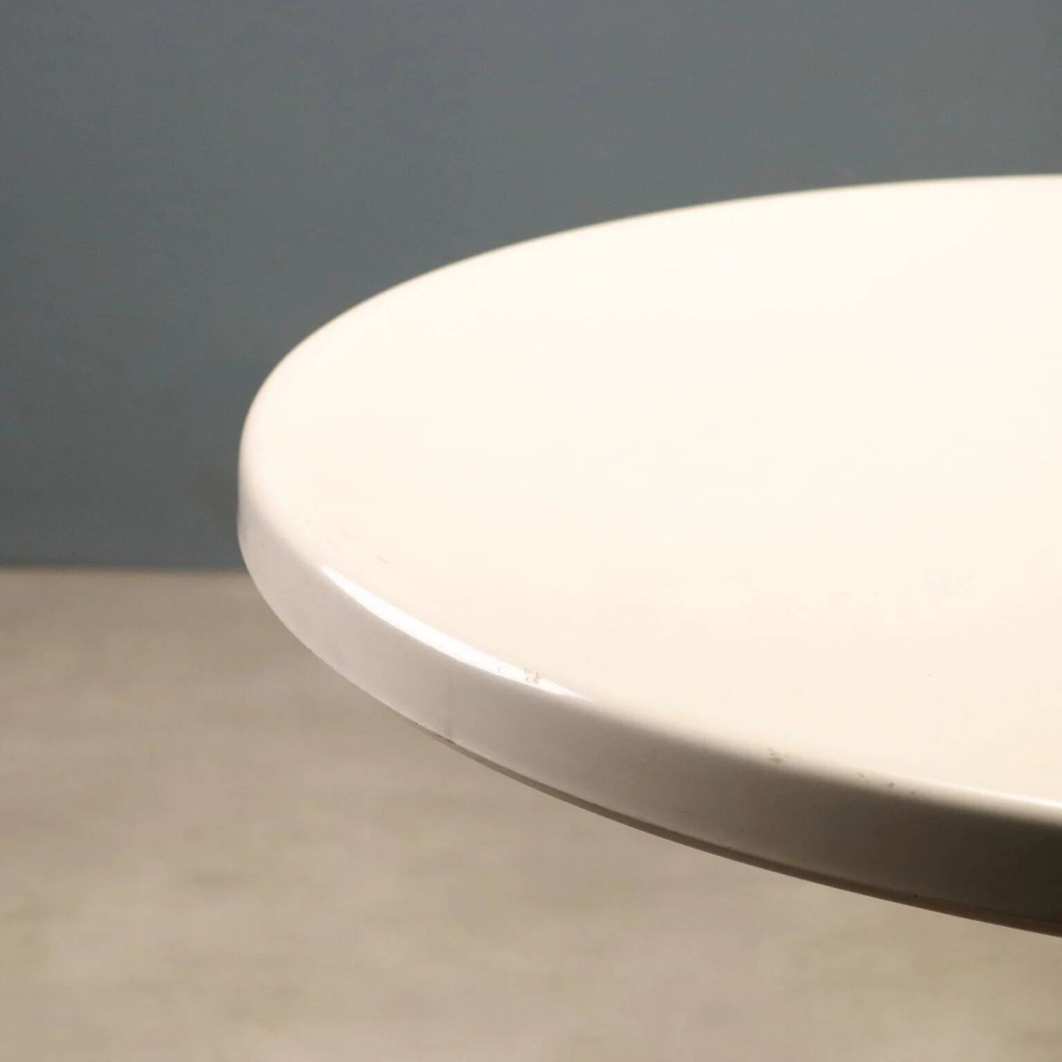 Table Kartell des années 1960