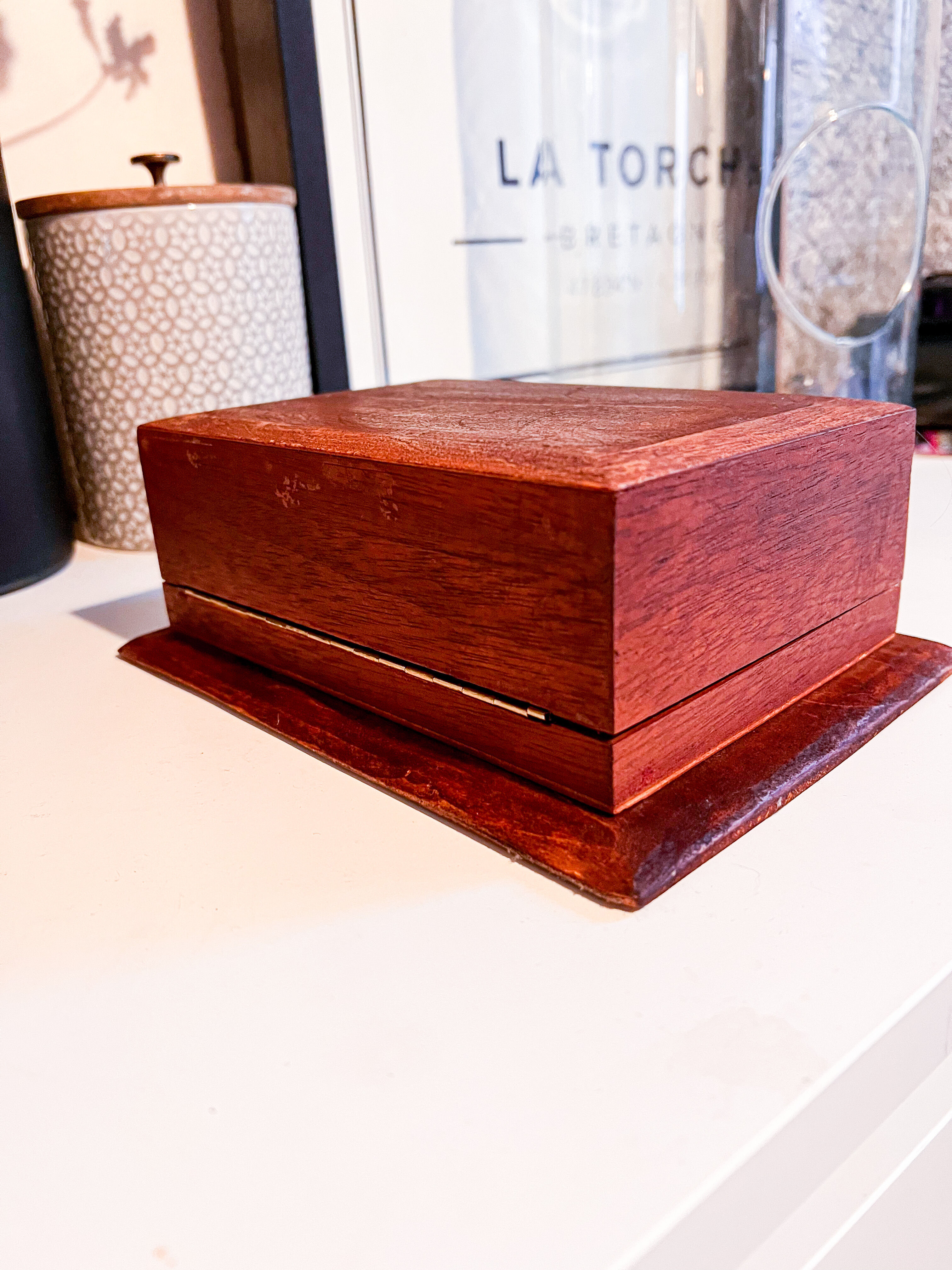 Cigarette and cigar box