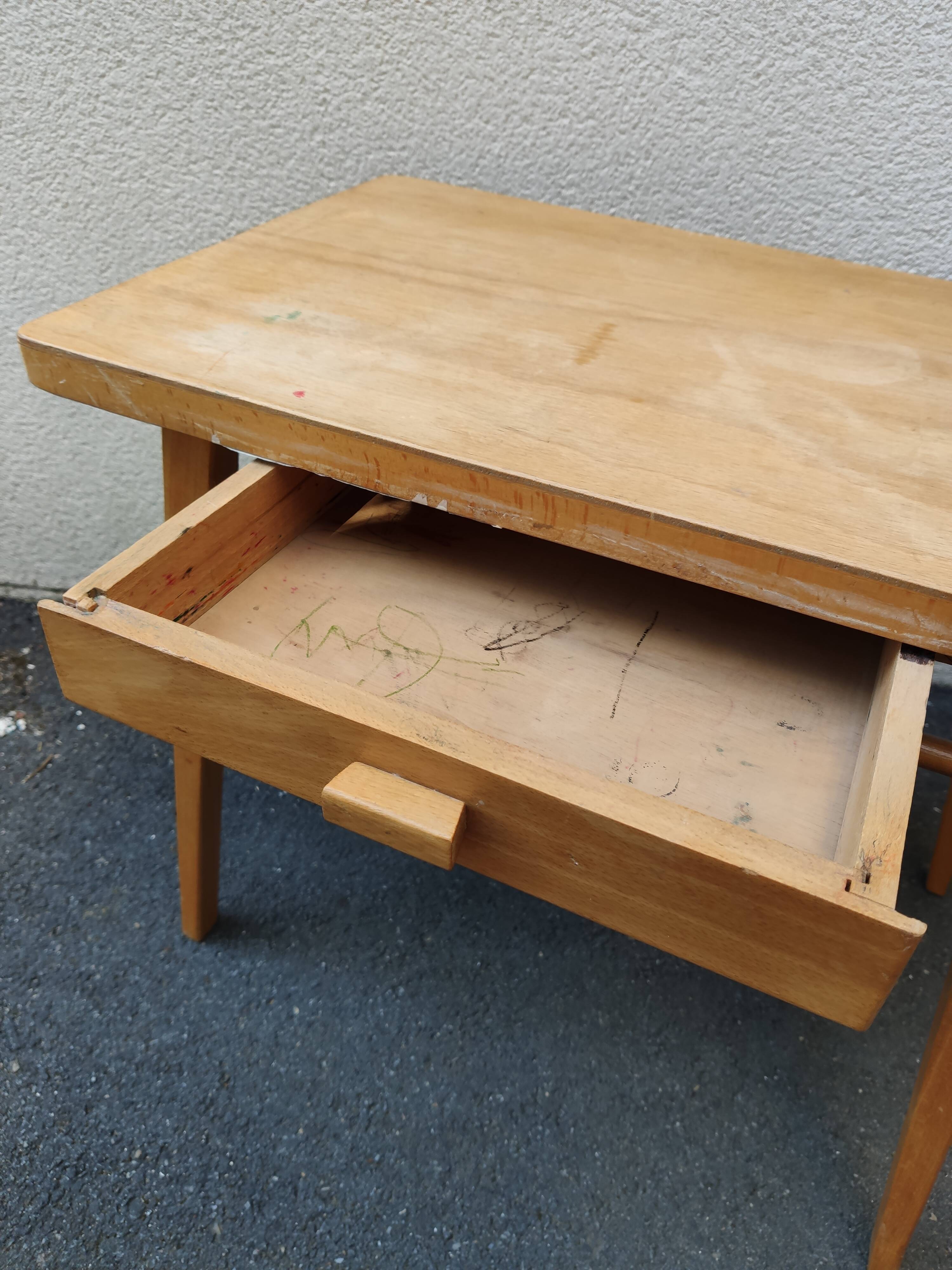 Baumann children's desk
