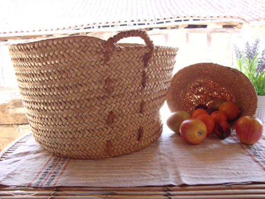 Straw woven laundry basket, vintage 6