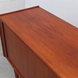 Buffet en teck danois avec portes tambour, années 1960.