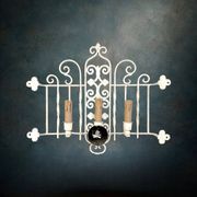 Ancienne applique triple en fer forgé blanc fleur de lys, années 50-60
