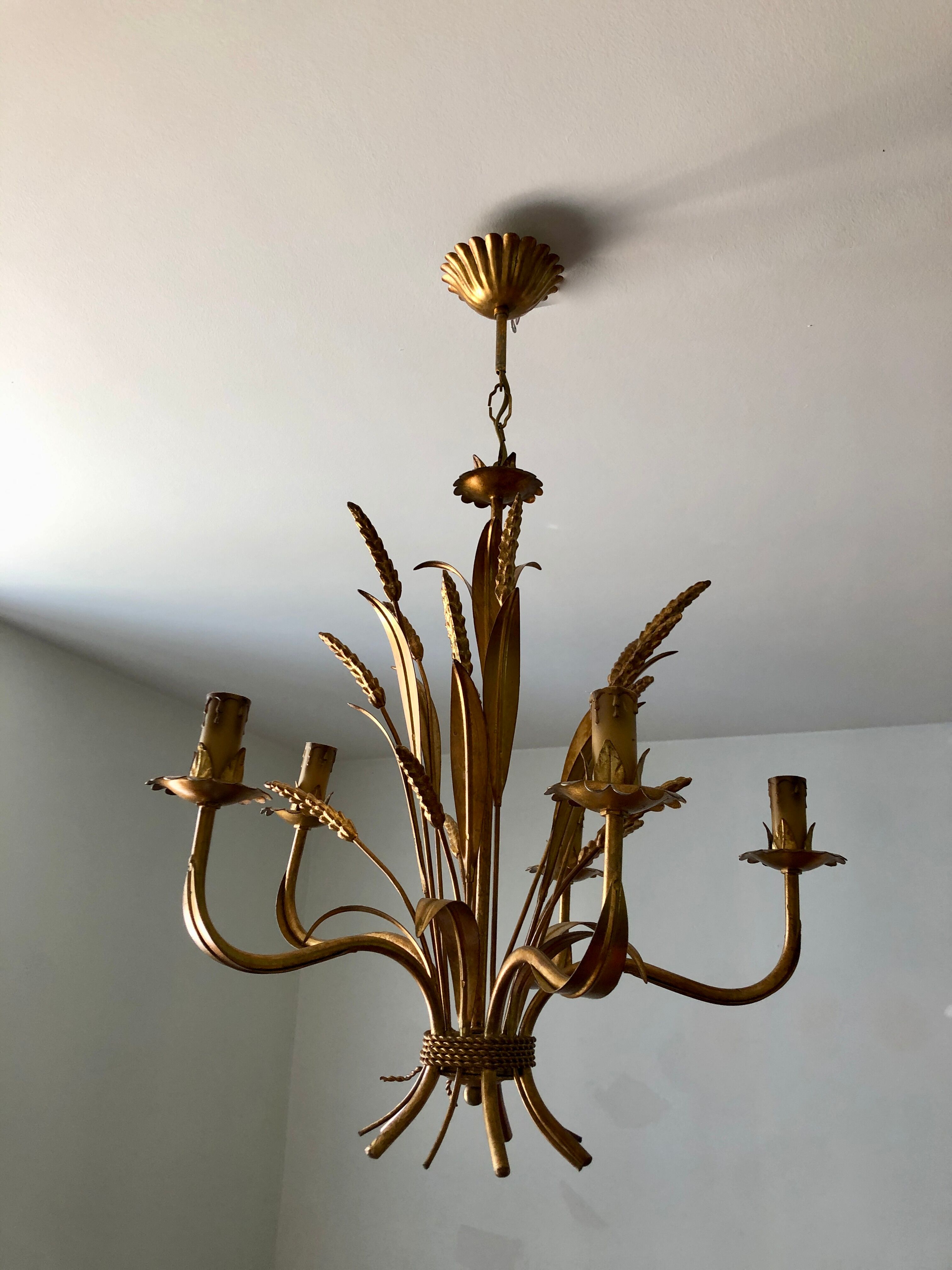 Golden suspension 5 fires with a bouquet of ears of wheat