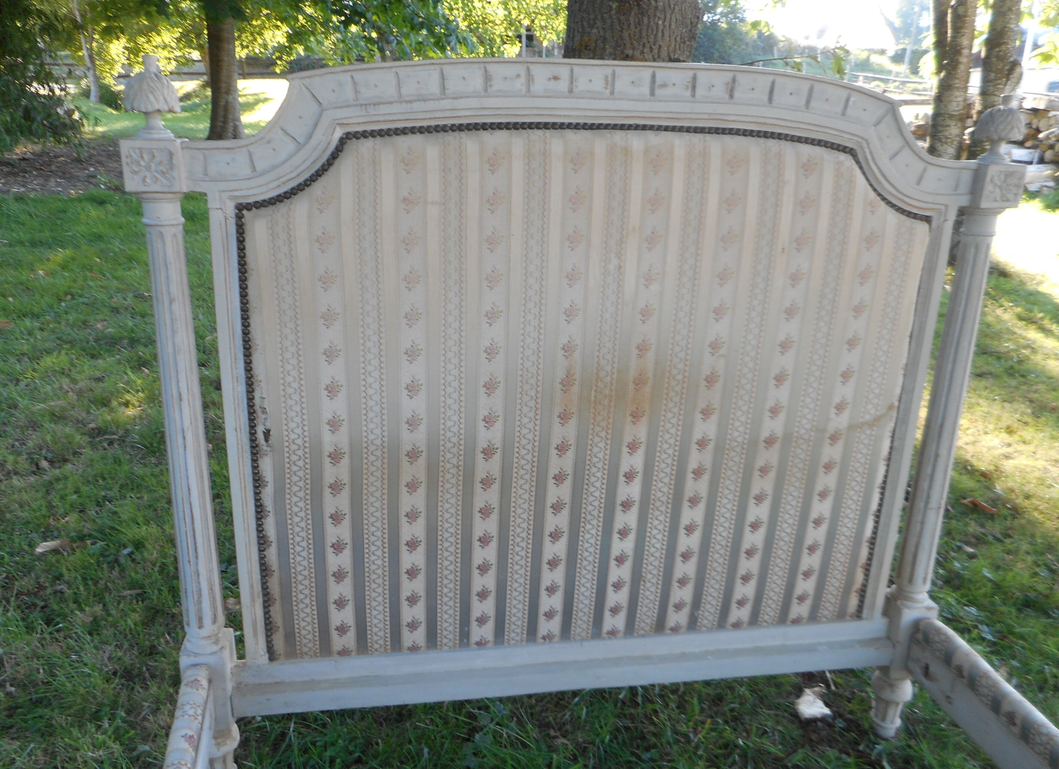 Former Louis XVI bed frame patina gray