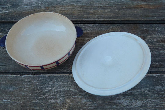 Vintage tureen 1930 Basque Béarn Creil Montereau