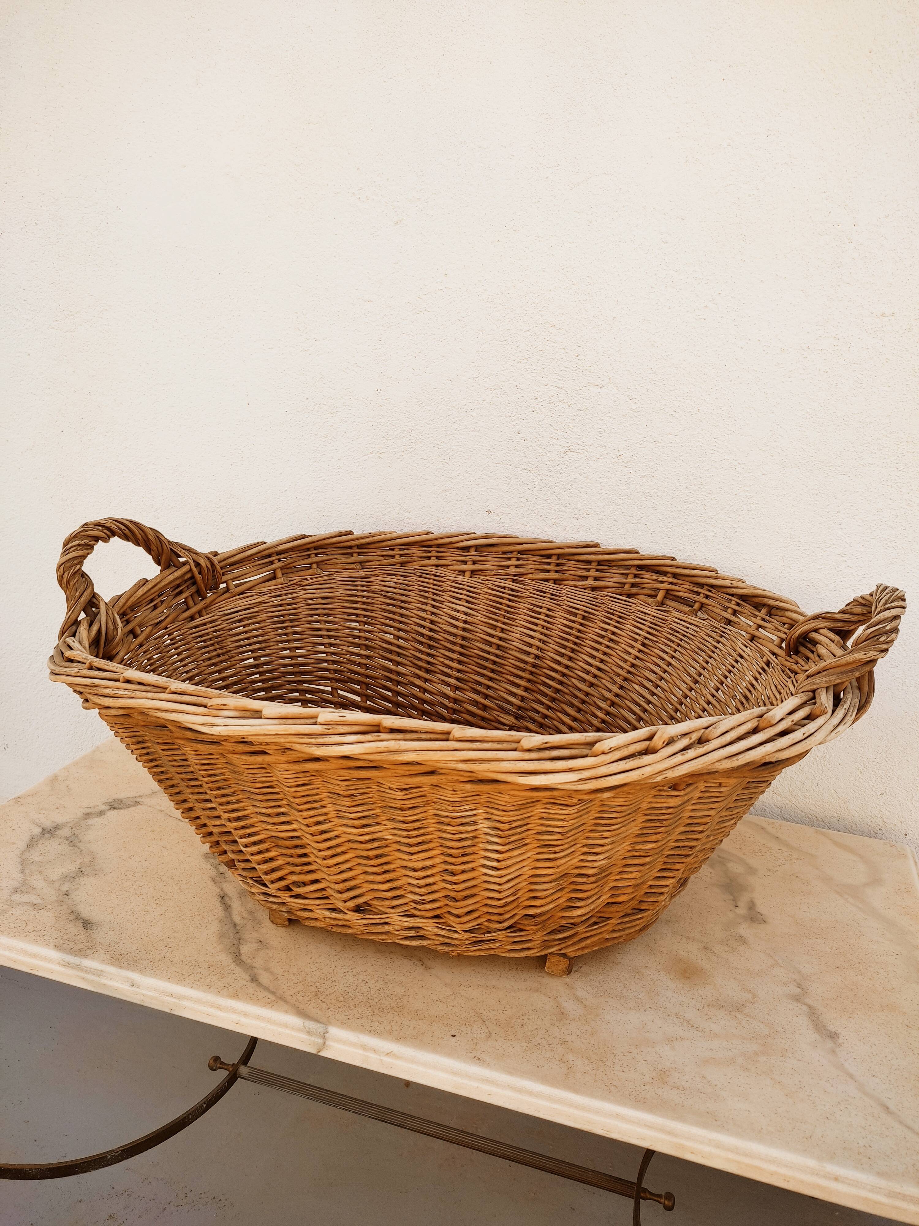 Basket, wicker laundry basket
