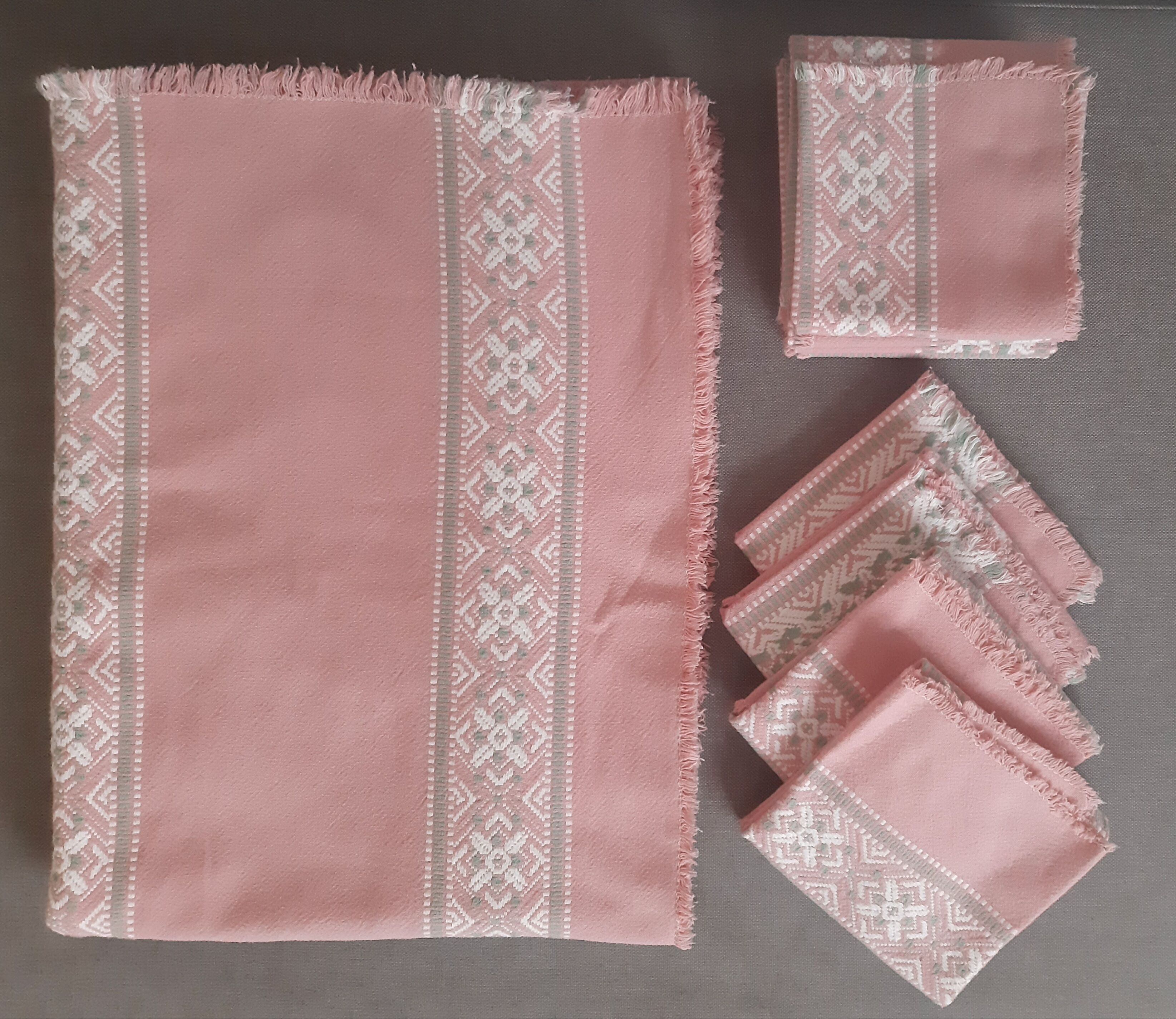 Retro/bohemian tablecloth & 8 towels
