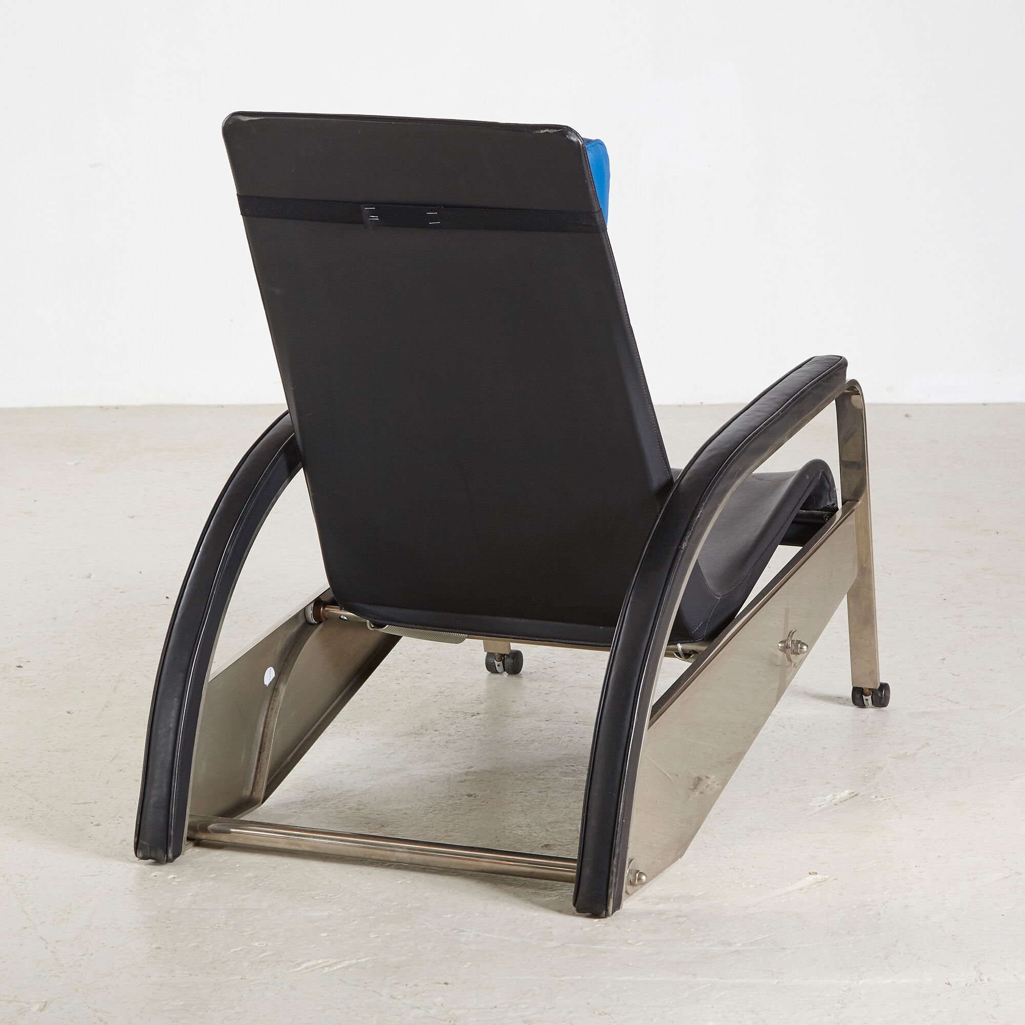 "Grand repos" armchair by Jean Prouvé