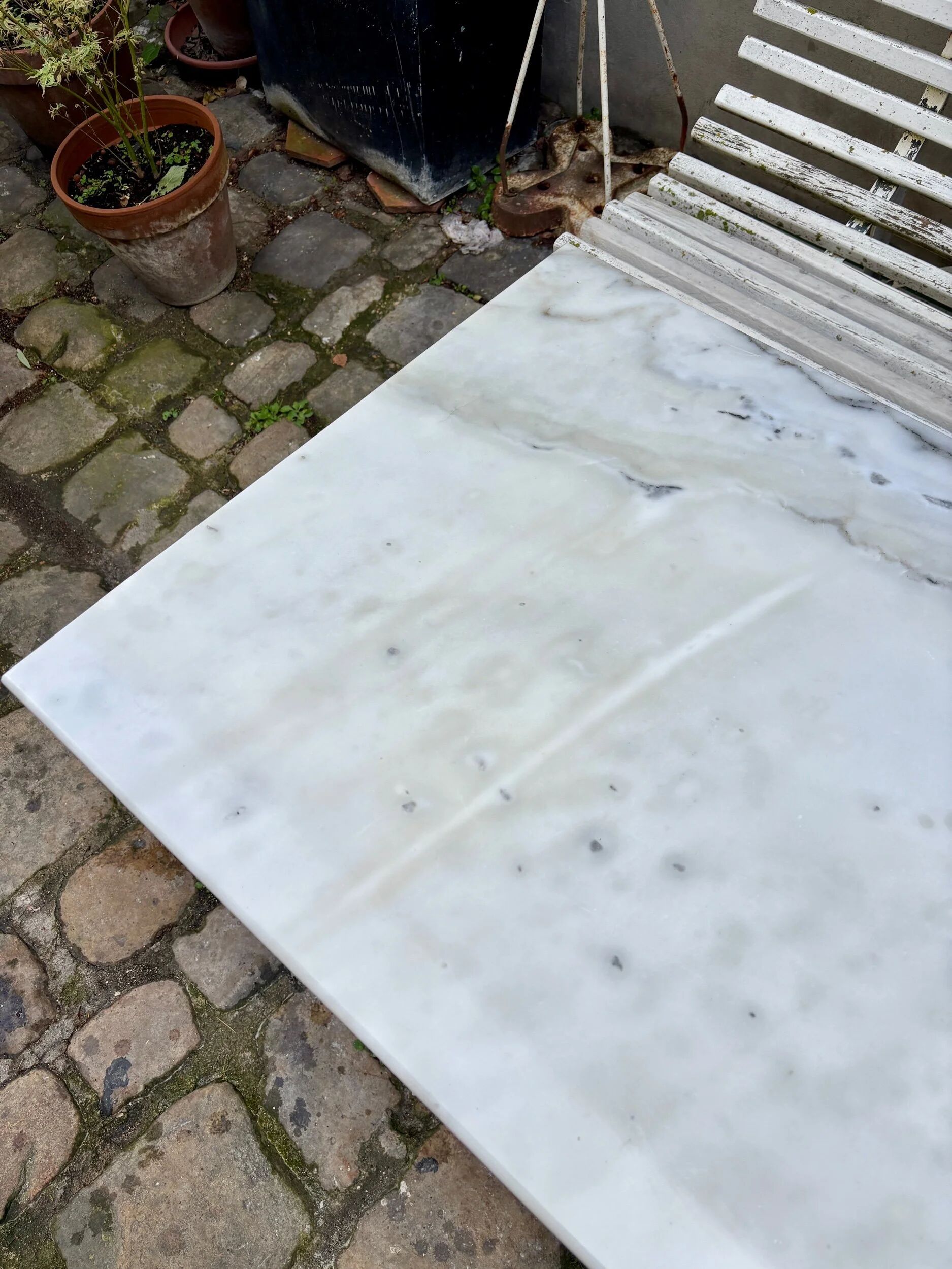 Bistro table in grey marble and black cast iron 100 x 60 cm