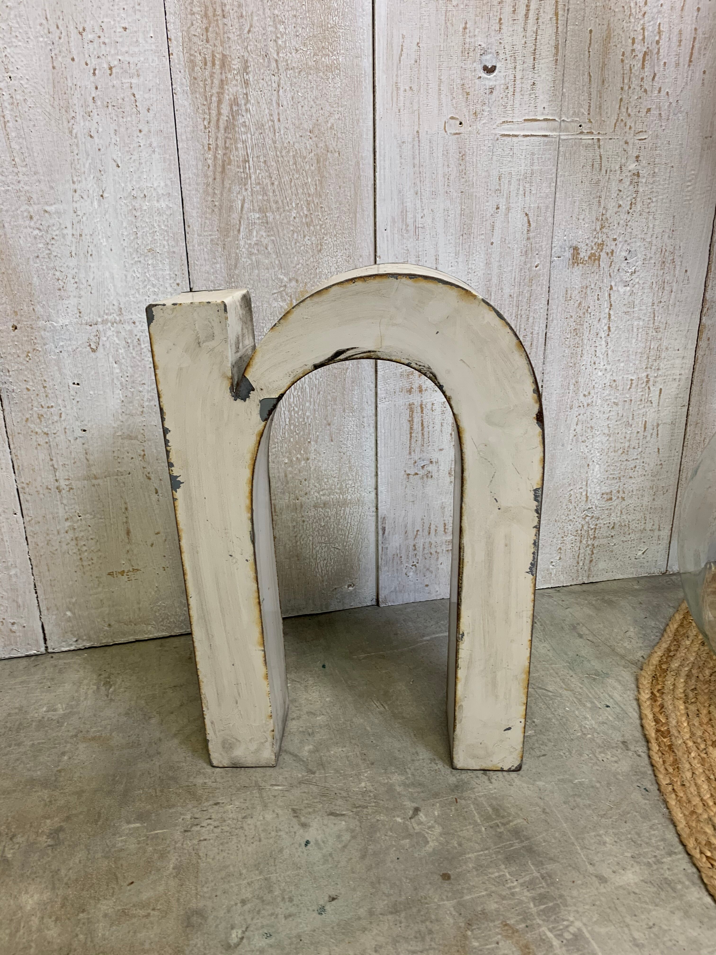 Sign letter "U" or "N"