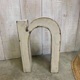 Sign letter "U" or "N"