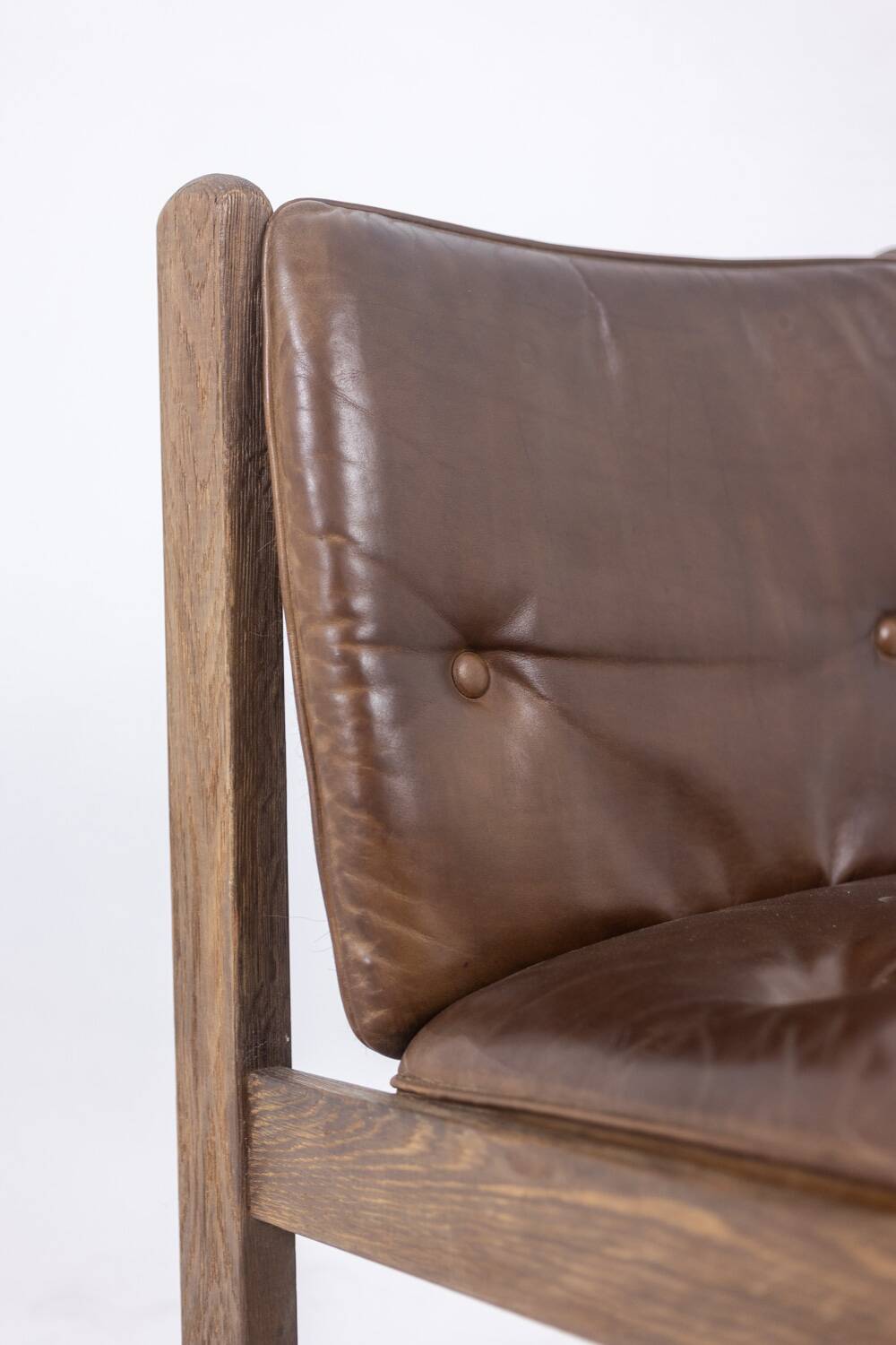 Pair of oak armchairs, upholstered in leather. Work from the 1960s.