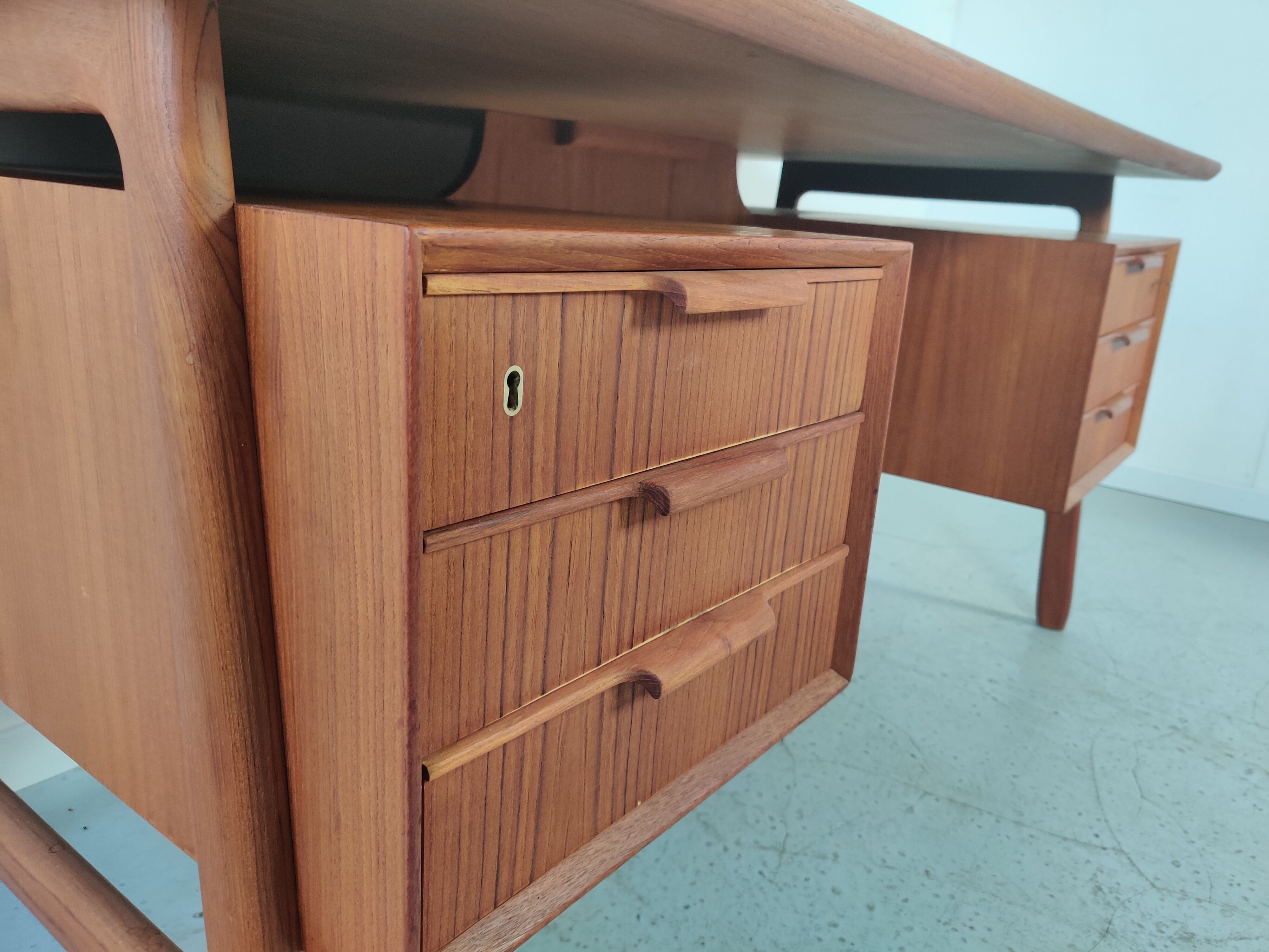 Teak desk by Gunni Omann "model 75" for Omann Jun, Dänemark 1960s