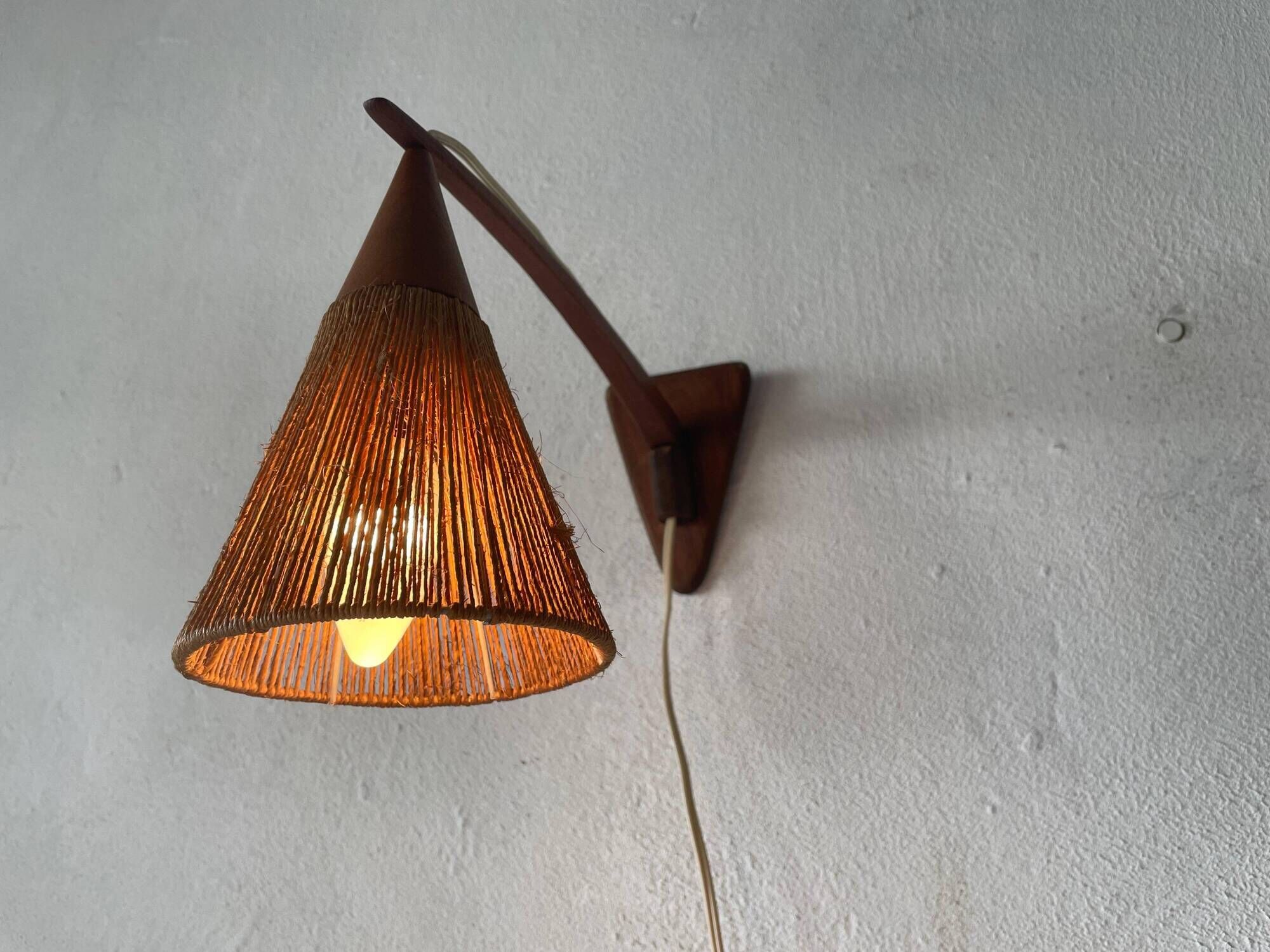 Teak wall lamp with natural ropes by Ib Fabiansen for Fog & Mørup, 1960s, Denmark.