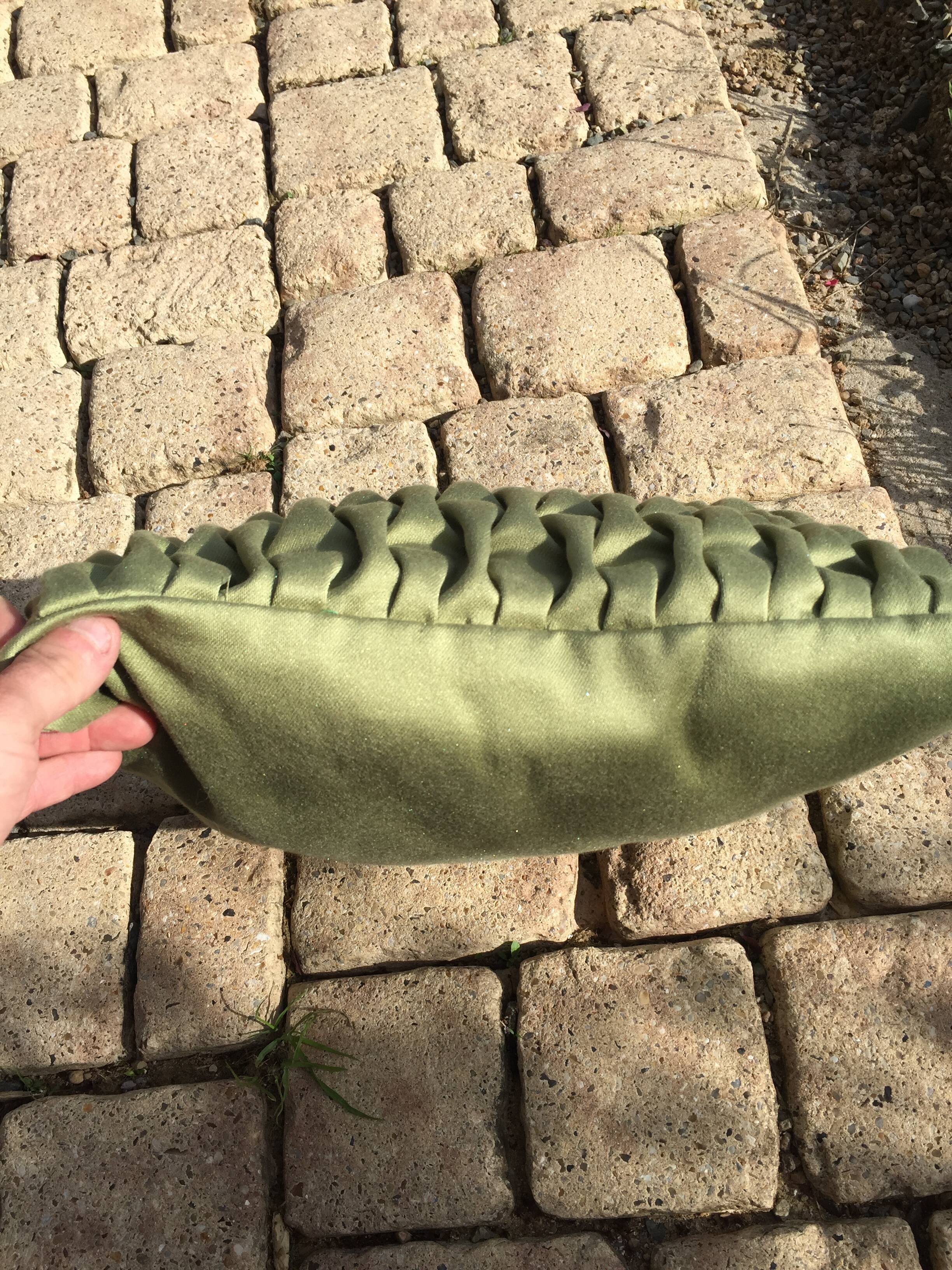 Coussin en velour vert vintage