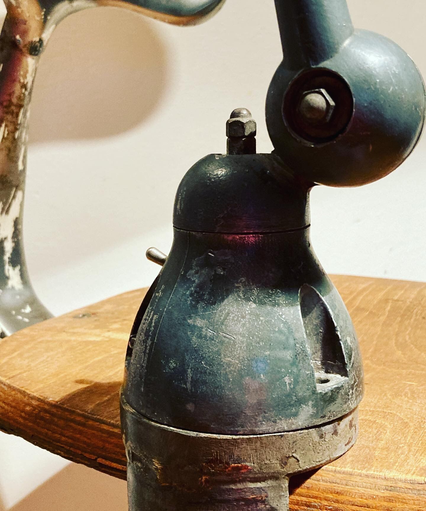 Jielde lamp 2 arms with vice