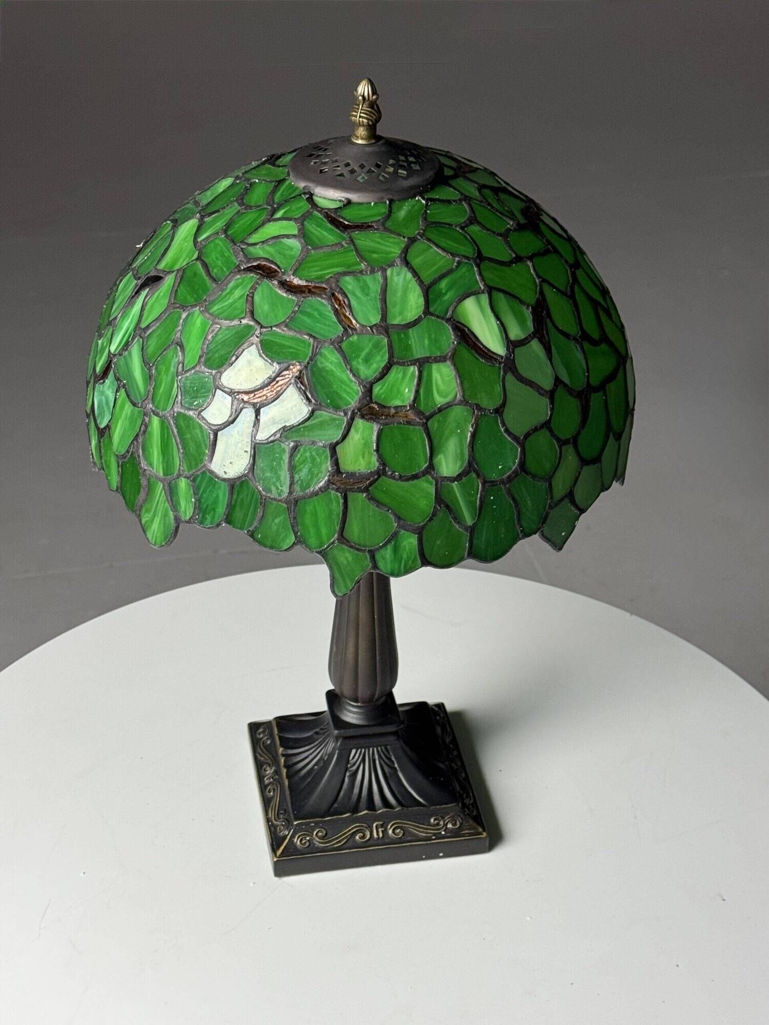 Tiffany style table lamp green