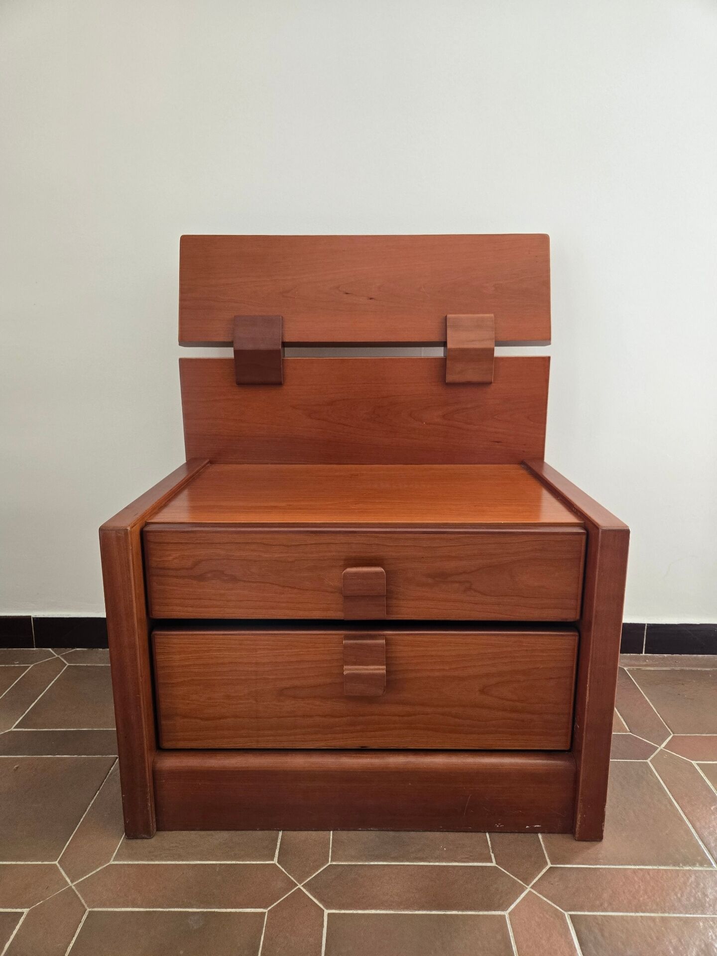 Pair of vintage bedside tables with high backrest in wood - 1970s