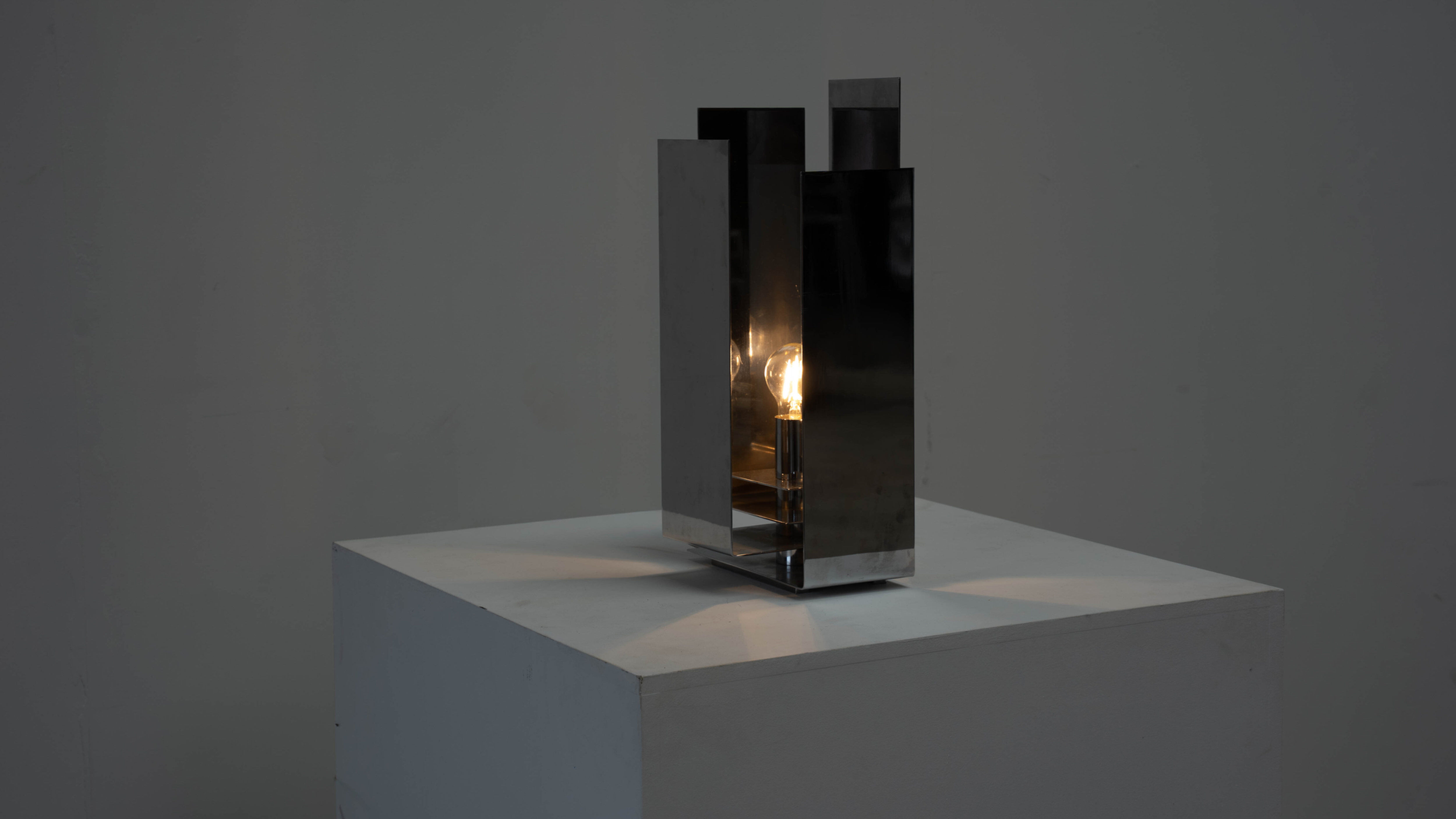 Italian sculptural table lamp