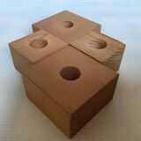 Quatre bougeoirs en bois scandinave