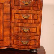 Cabinet allemand en noyer, XVIIIème siècle