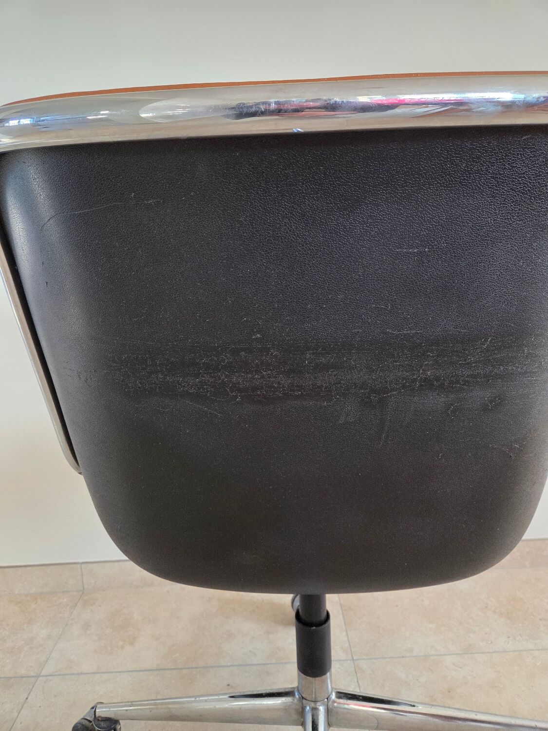 Charles Pollock design armchair for Knoll