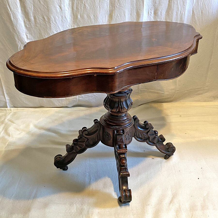 Napoleon III fiddled form table