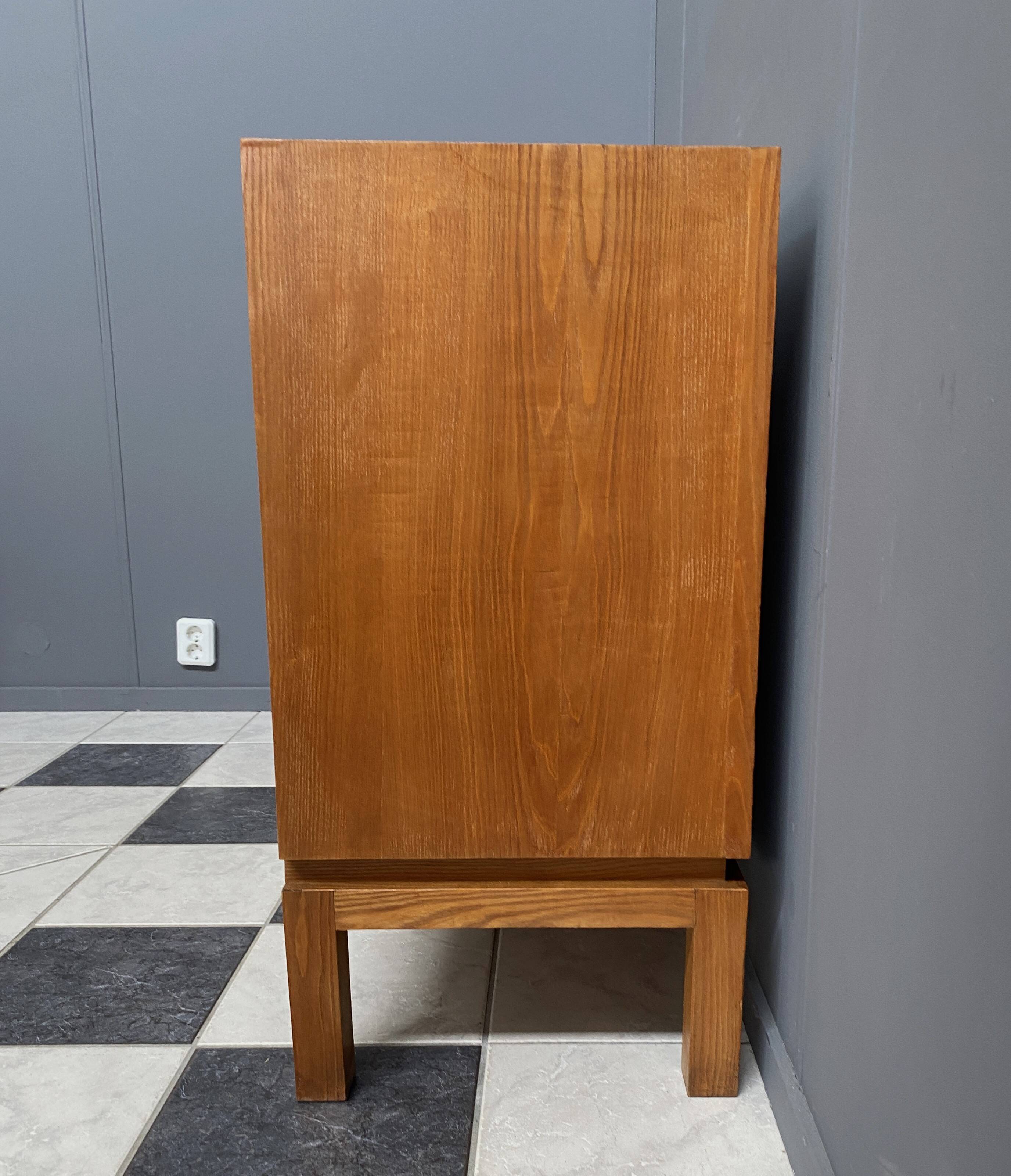 wood sideboard 2doors and drawers inside 1970s