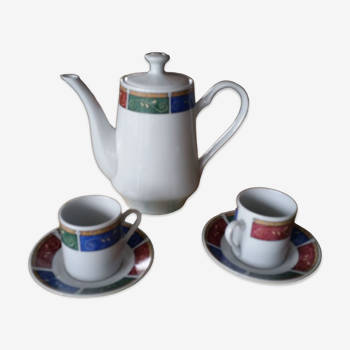 Coffee service cups, saucers and coffee maker