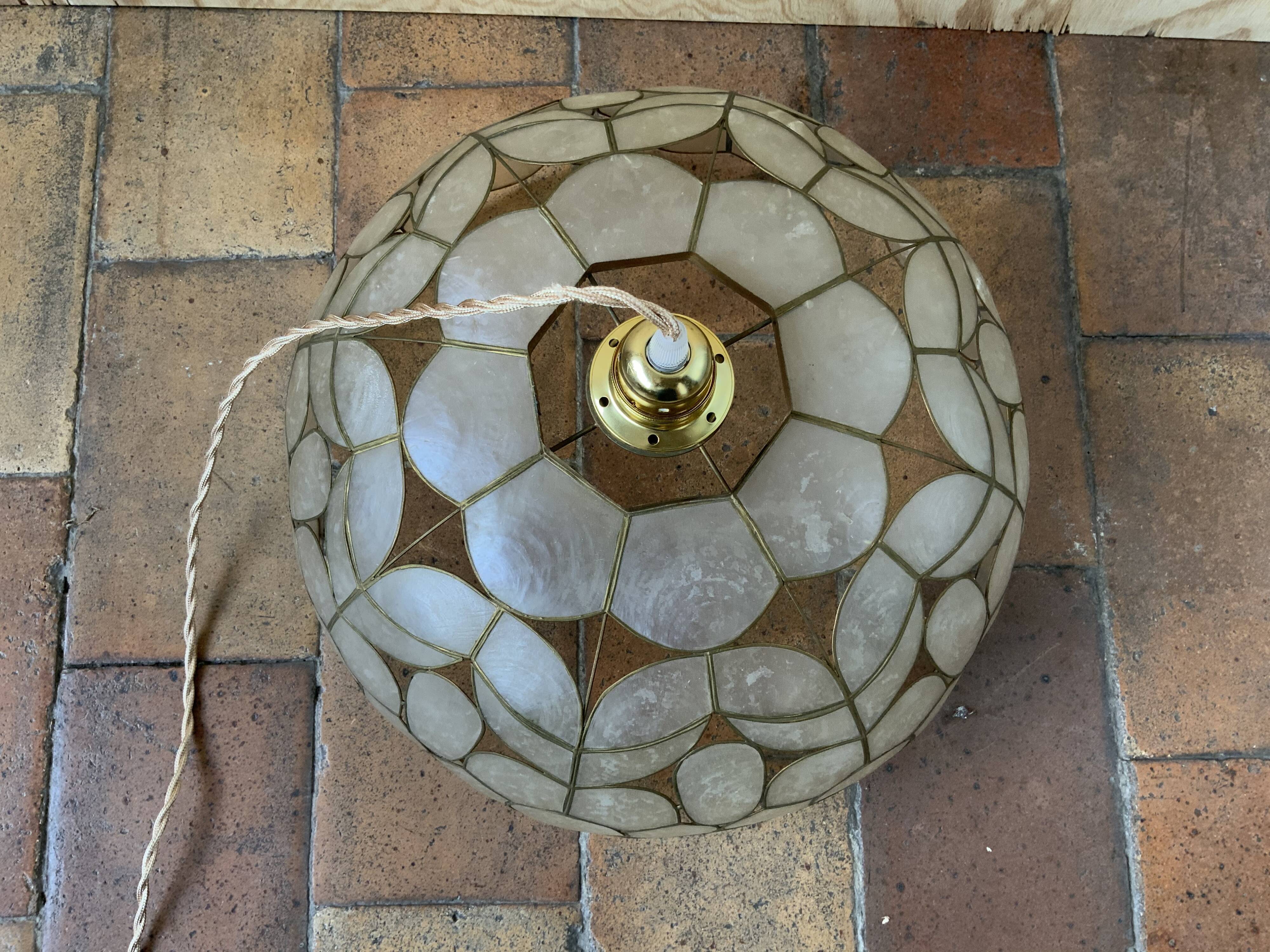 Vintage mother-of-pearl suspension