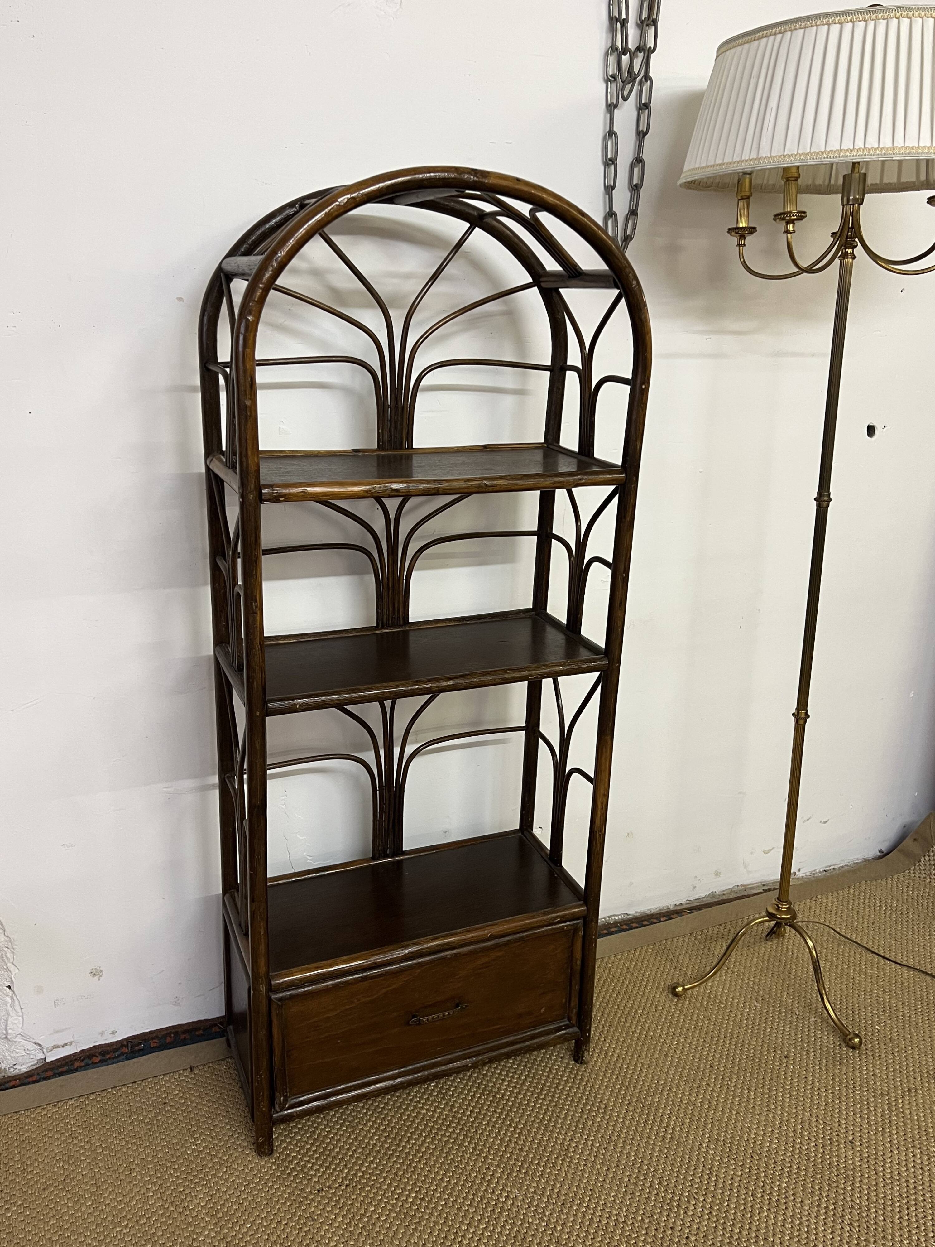 Etagère bibliothèque vintage en rotin et bambou