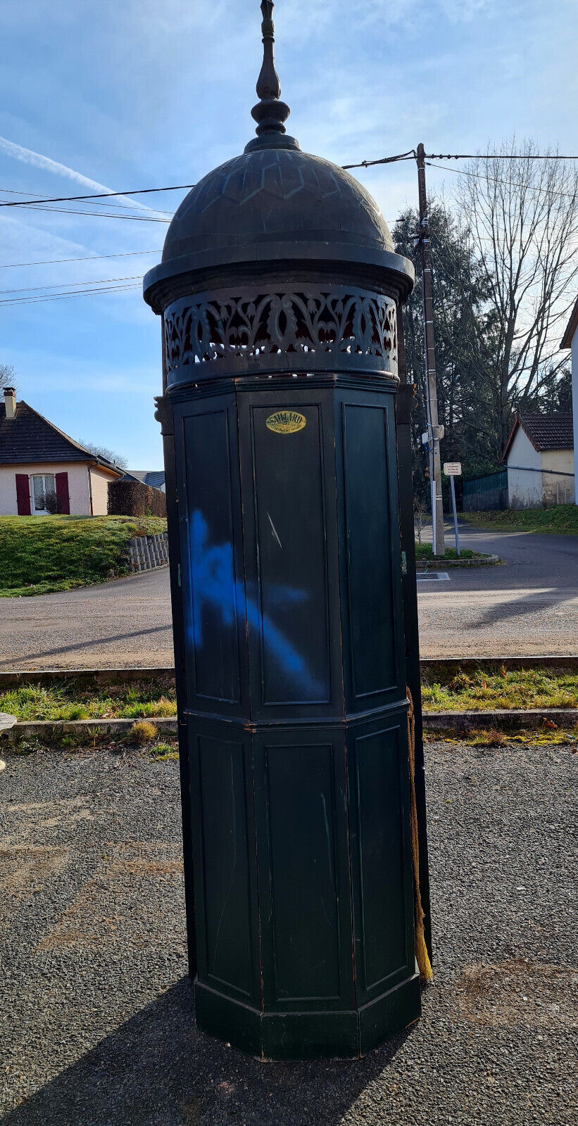 Public edicule made in sets for a former theater of Franche Comté