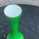 Vase en opaline vert vintage