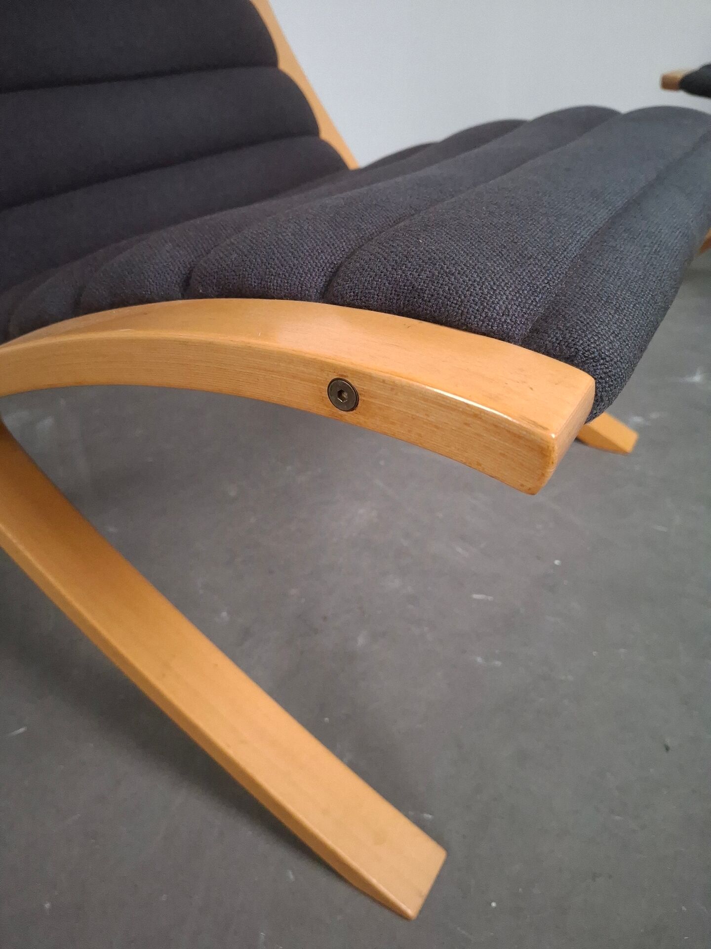2  chaises AX  par Hvidt & Molgaad édition Fritz Hansen