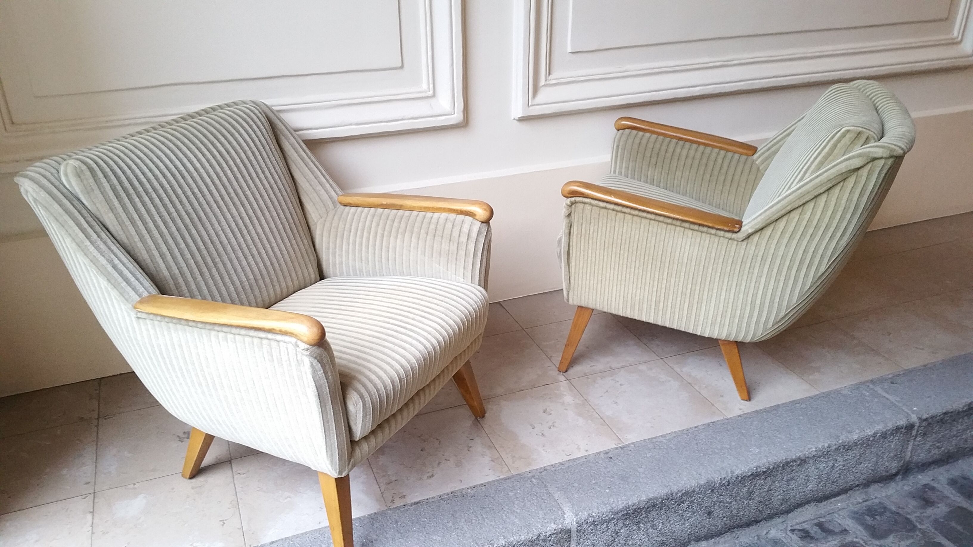 1/6 year 50 60 egg back club chairs