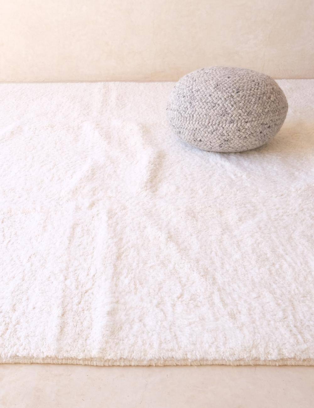 Modern Plain White Rug - 448 x 314 cm