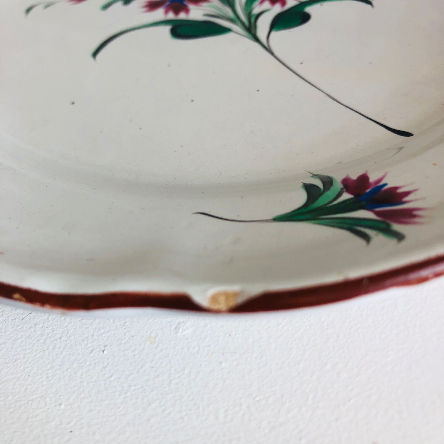 Pair of plates Les Islettes with bouquet and peacock