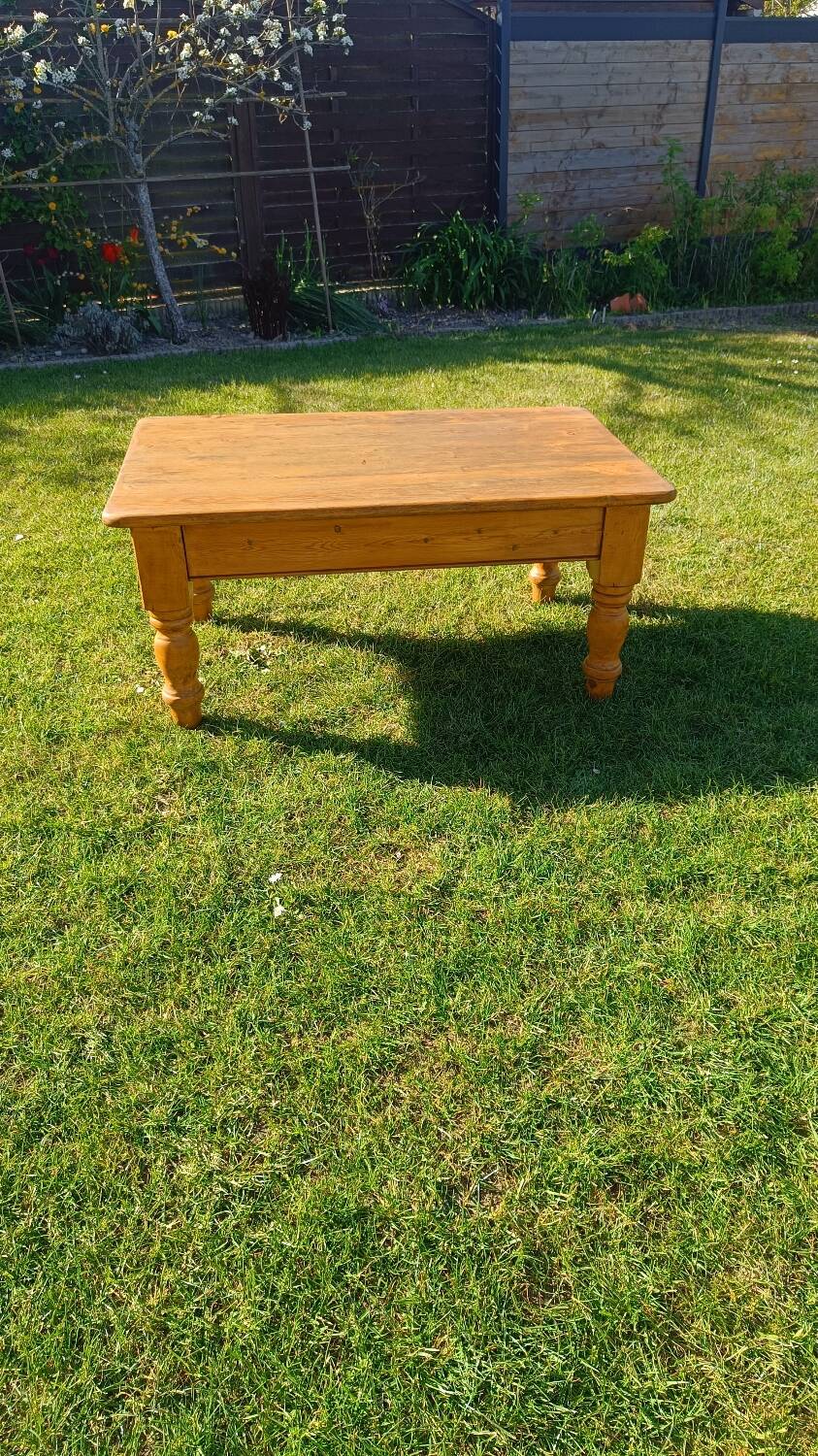 Solid oak coffee table with turned legs.