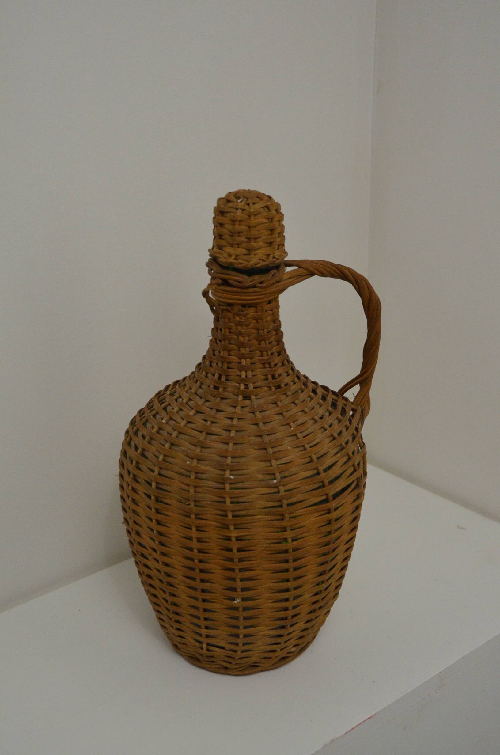 Rattan demijohn