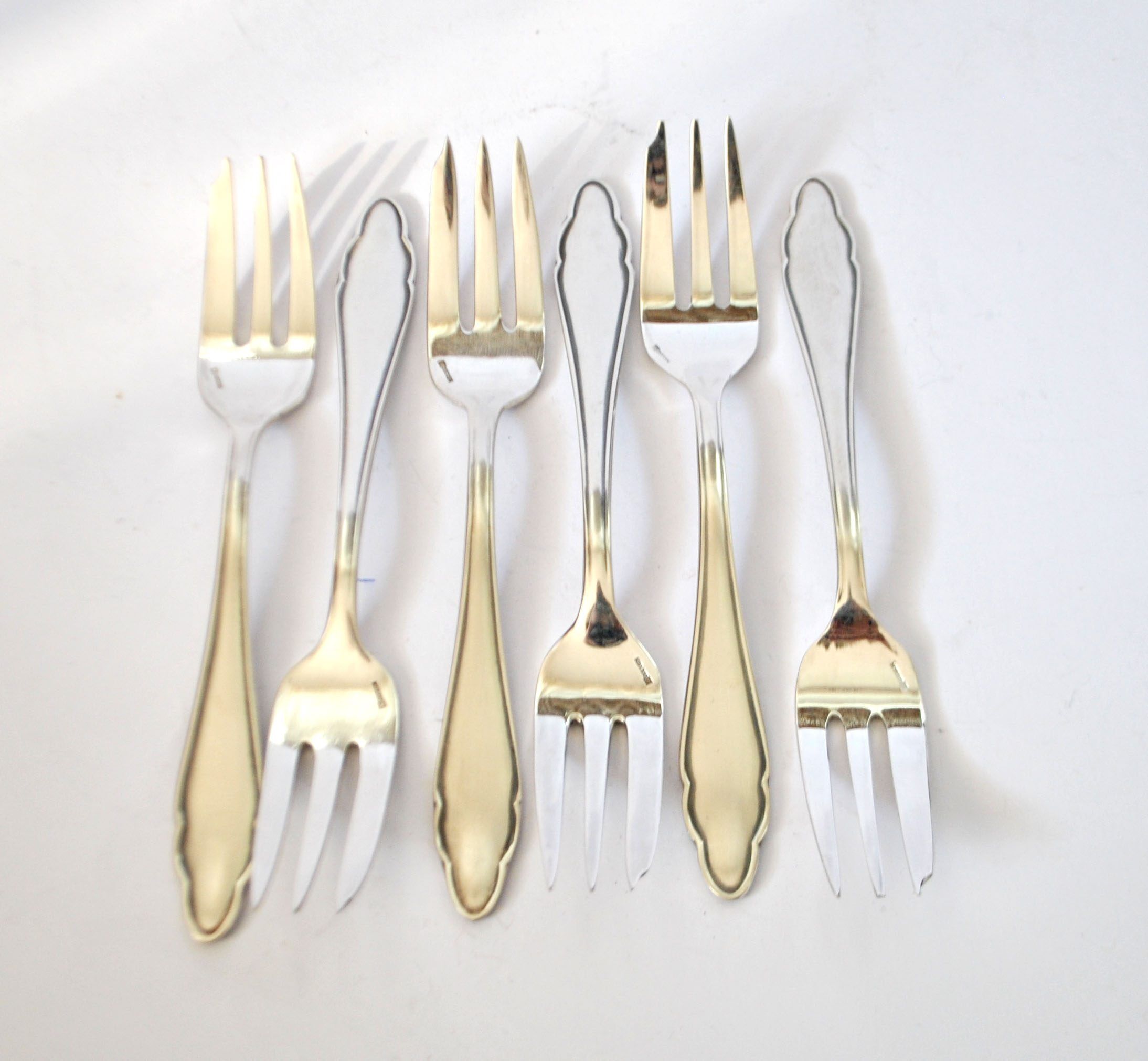 6 fourchettes à dessert modernistes en métal argenté chantourné DEETJEN