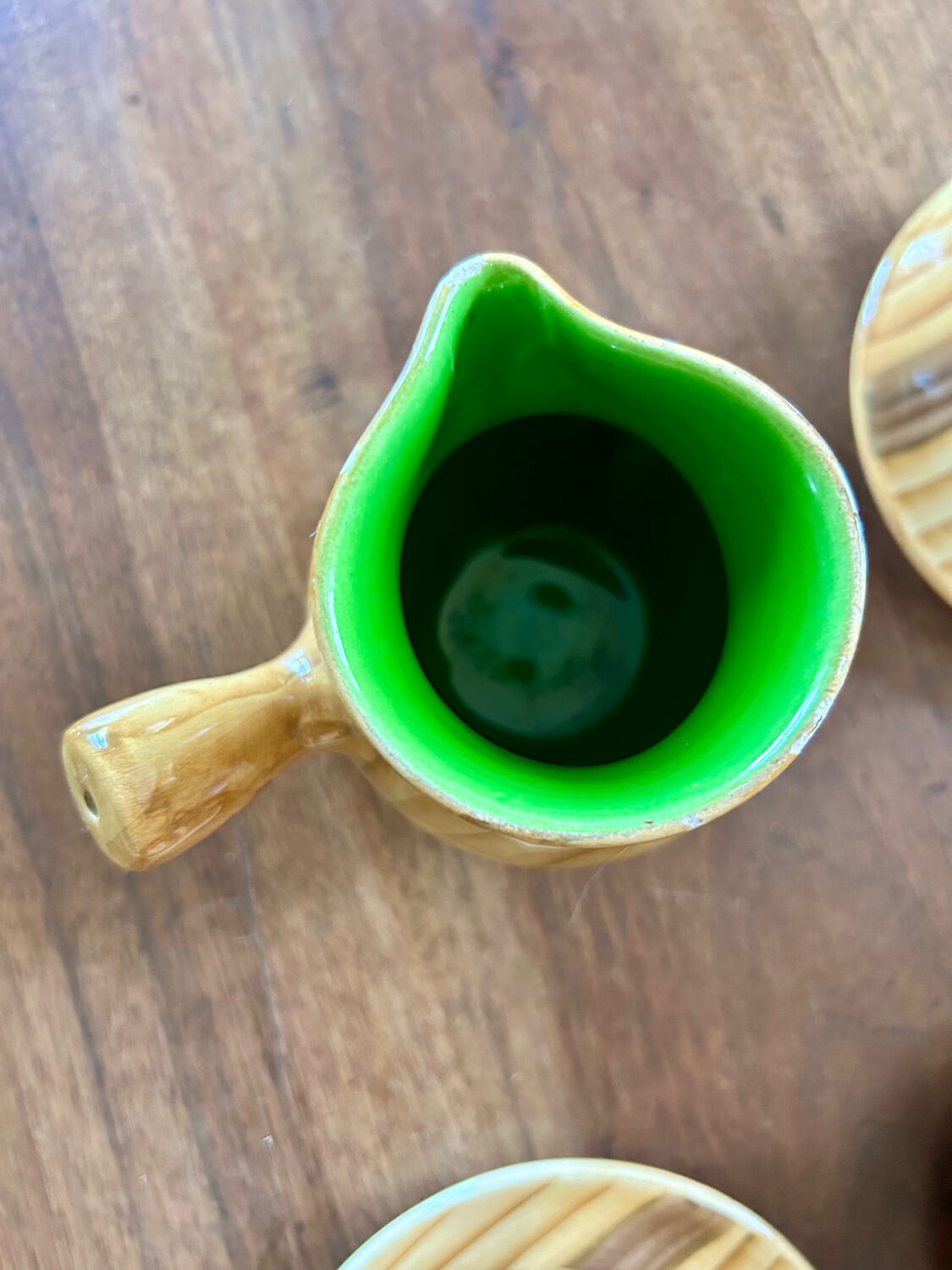 Vallauris coffee set – wood effect & colorful interiors