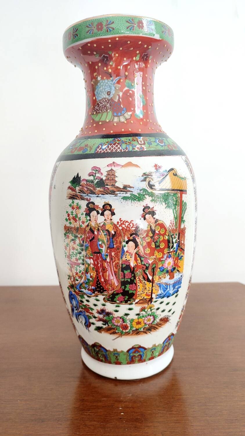 Chinese vase, Rose family style