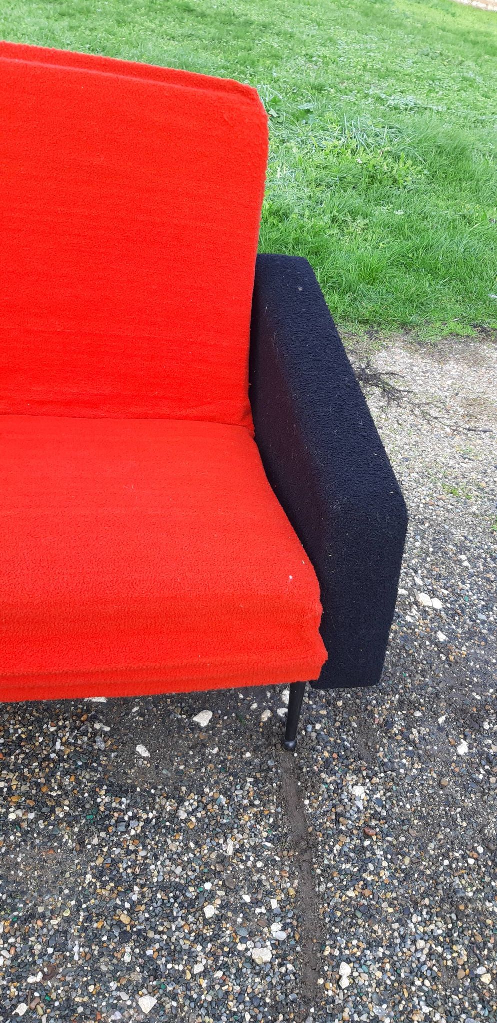 Canapé vintage tissus rouge et noir