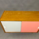 Cabinet U452 de Jiri Jiroutek