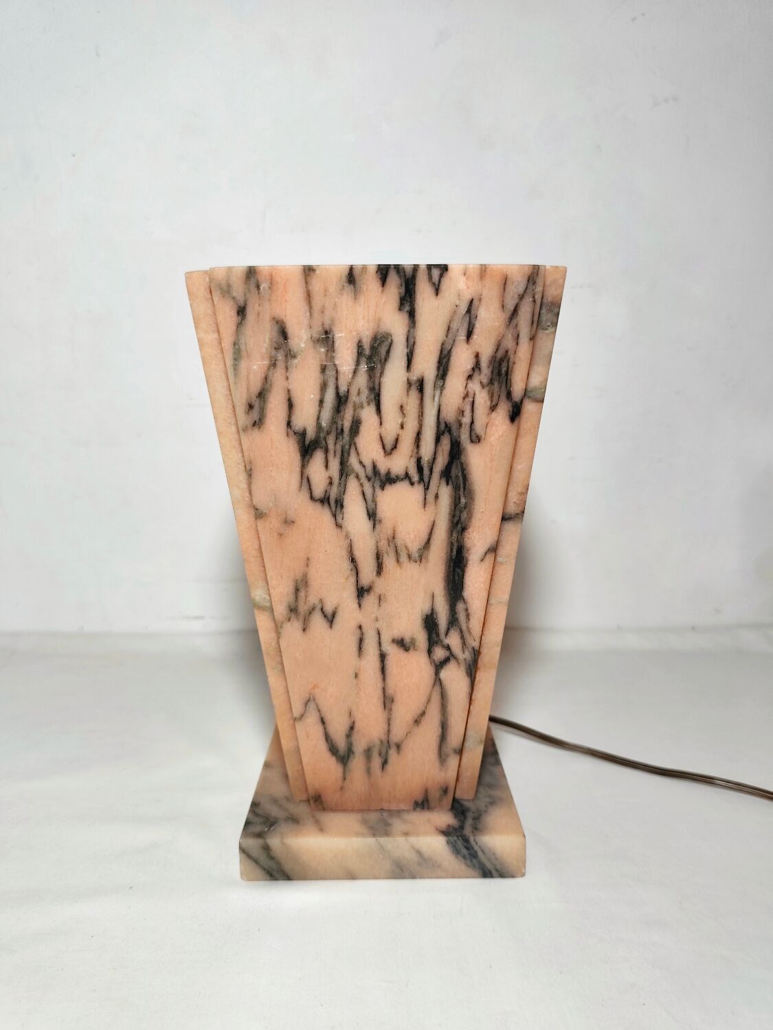 Lámpara de mesa de mármol. España, 1970s.