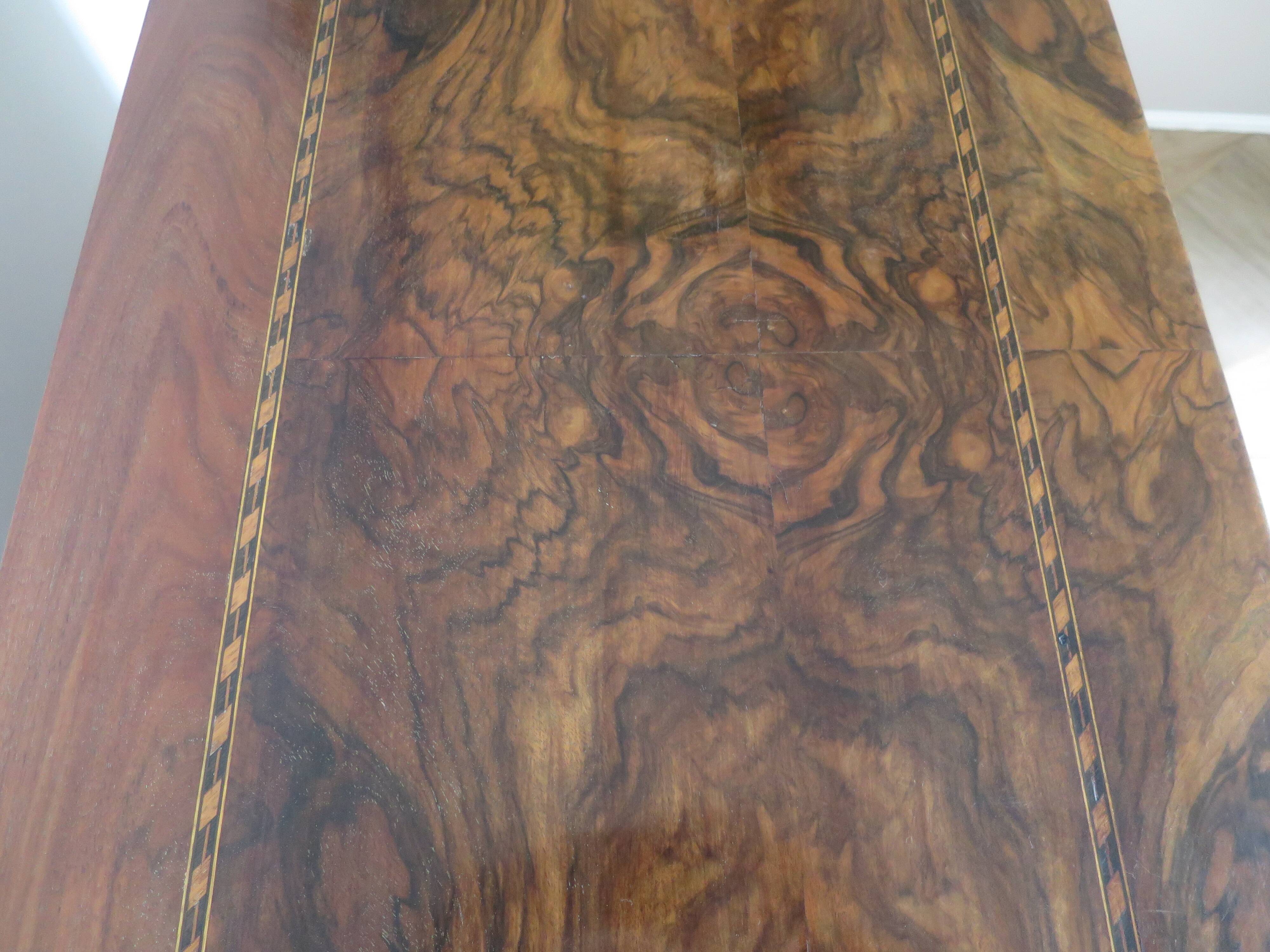 Antique oak burr chest of drawers - 4 drawers - marquetry inlay from the early 21st century