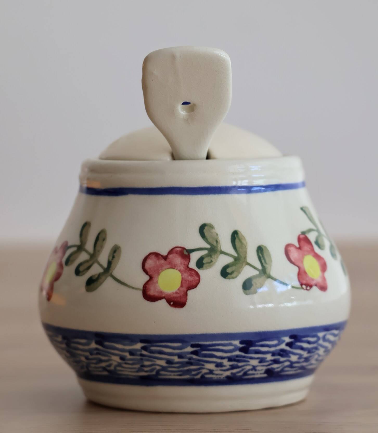 Ceramic jam pot with floral decoration
