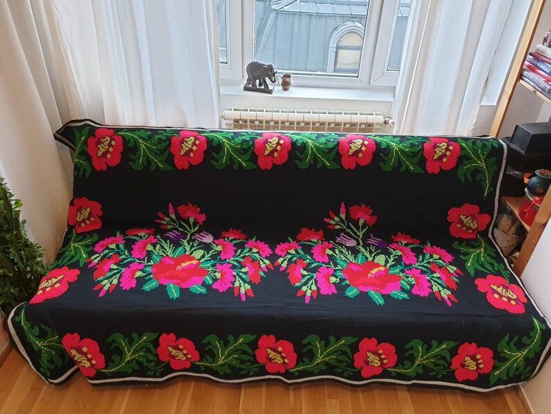 Vintage floral sofa cover, bedspread made by hand 200x150cm in Romania