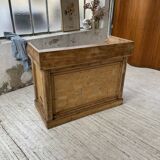 Trading counter central island pine